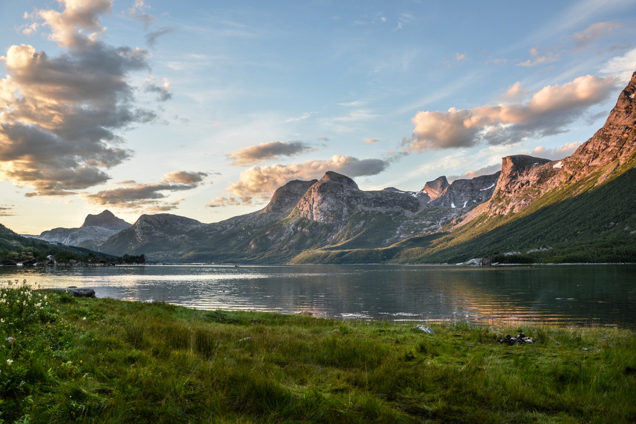 Hjem Mountain And Lake At Sunset 135157